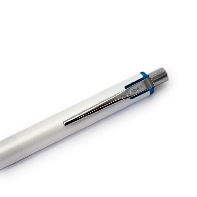 三菱鉛筆 クルトガアドバンスシャープペン 0.3mm ホワイト M3-5591P.1